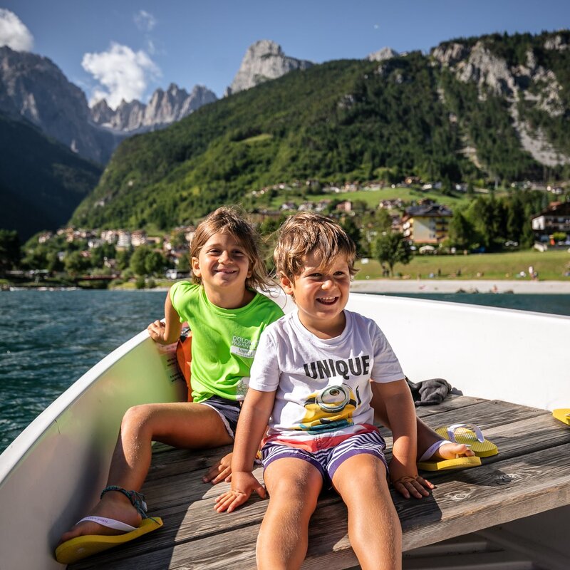 Sulla barca al lago di Molveno | © Oliver Astrologo, 2019