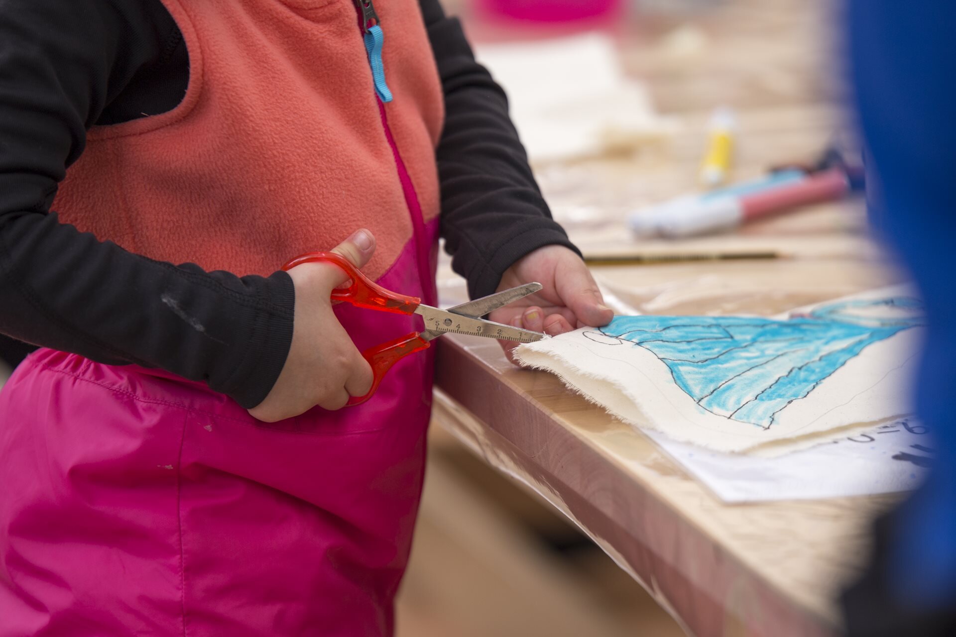 Kinder lernen spielerisch in den pädagogischen Werkstätten des Biblioigloo. | © Filippo Frizzera, 2018