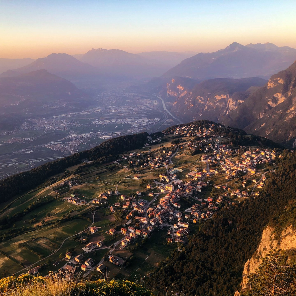 The view of Fai della Paganella from the Cross on Mt. Fausior. | © Lorenzo Giorgetti, 2019