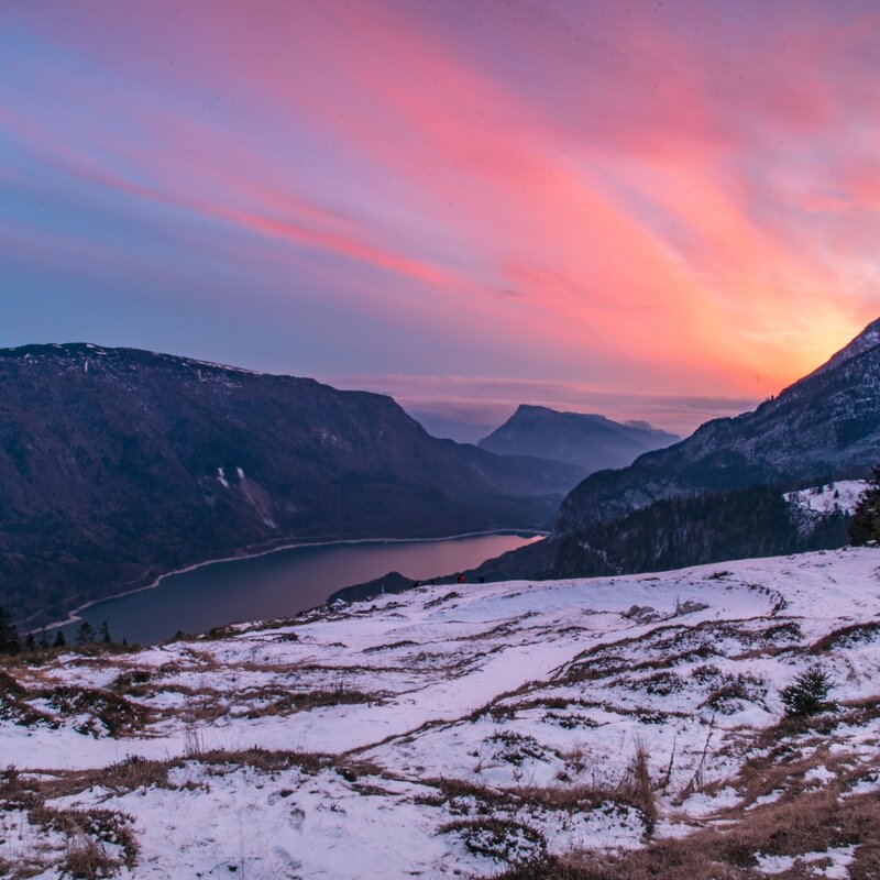 Sunset over Lake Molveno seen from the Pradel Plateau | © @ourfamily.it, 2019