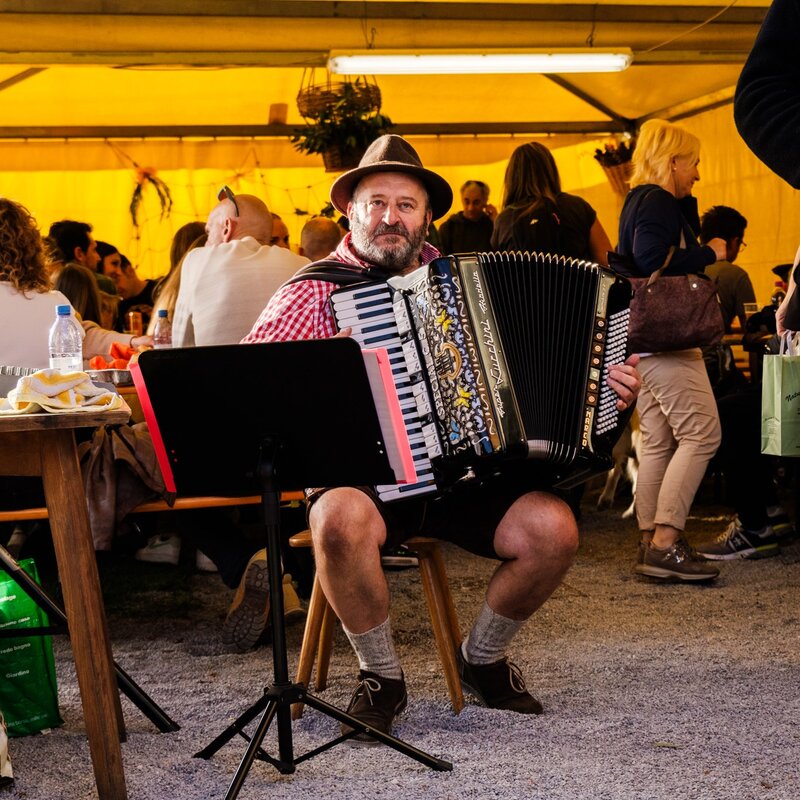 Accordionist performs during the Sagra della Ciuìga | © Valerio Rigotti, 2022