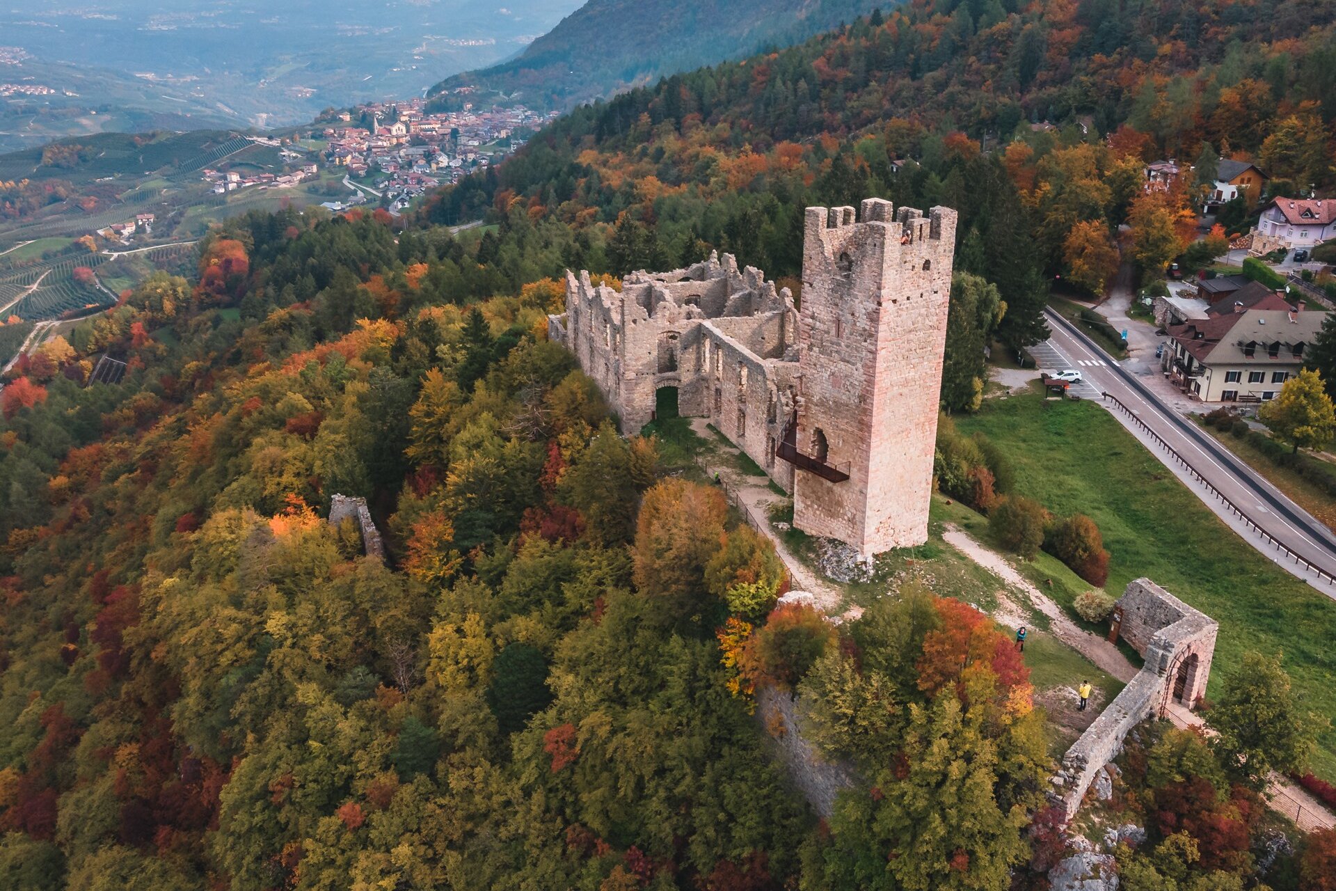 Belfort Castle in Spormaggiore seen from above | © Enrico Baroni, 2020