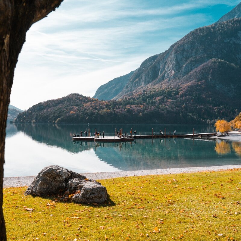 Walk around lake Molveno
