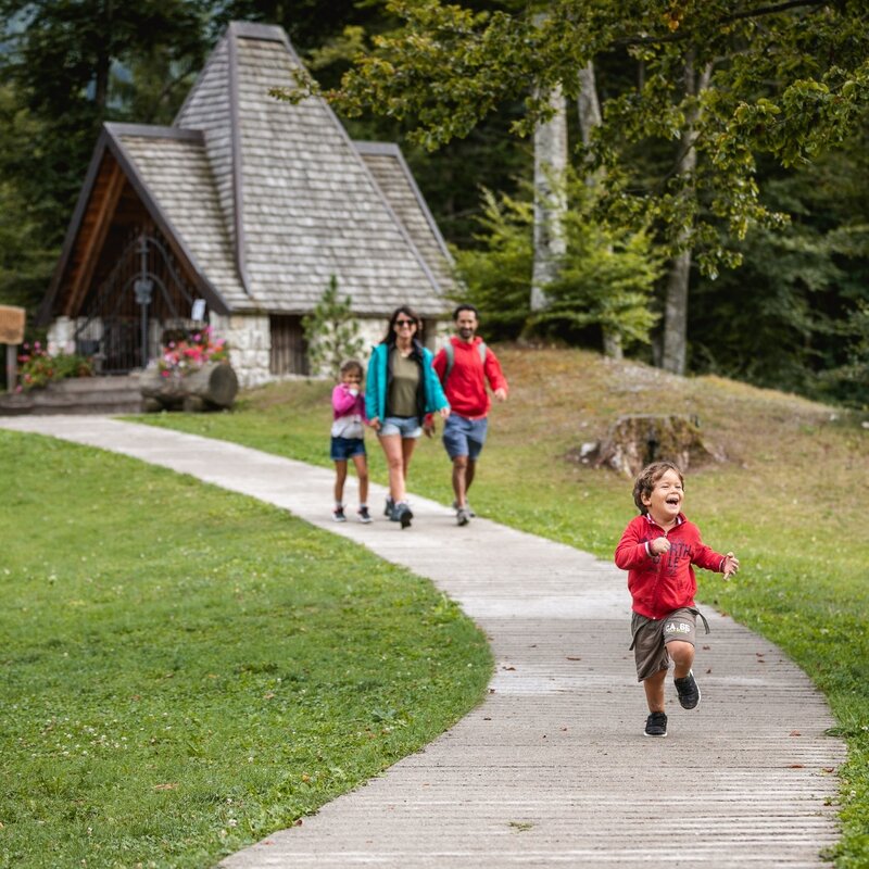 Spaziergang von Andalo zum Pian dei Sarnacli