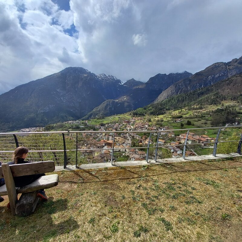 Passeggiata tra le frazioni di San Lorenzo Dorsino fino al Colle Beo