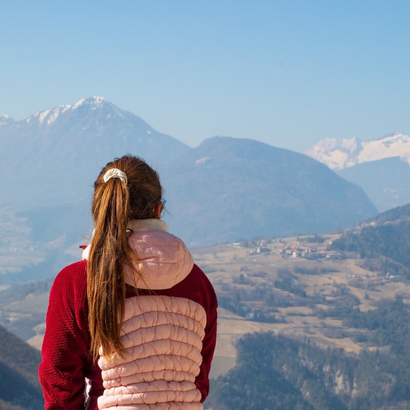 Wanderung zwischen den Fraktionen San Lorenzo Dorsino bis zum Colle Beo