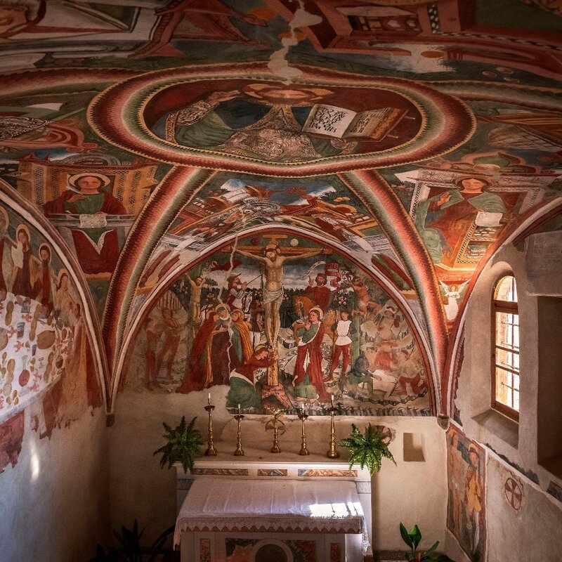 Walk around the hamlets of San Lorenzo Dorsino